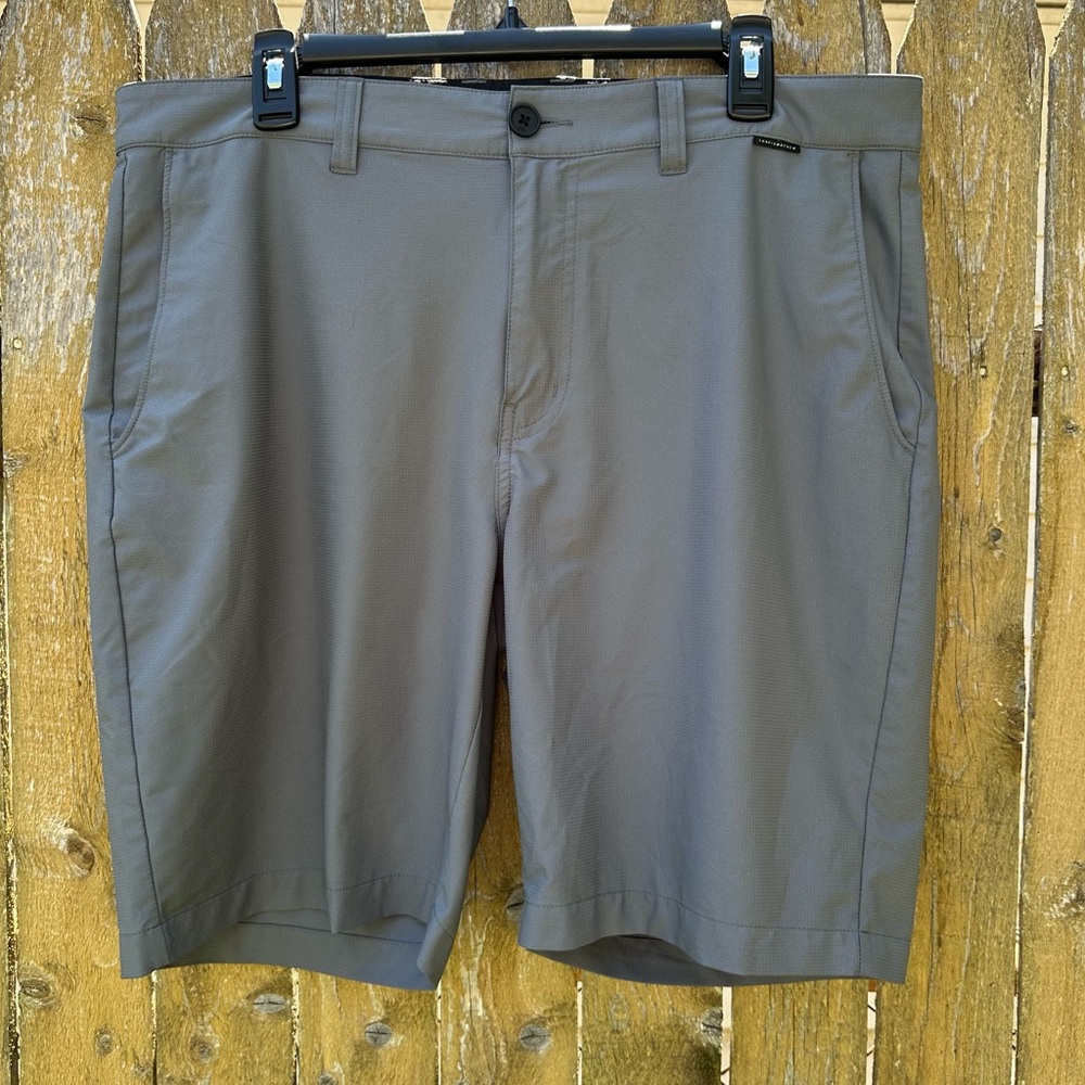 Travis Mathew Wanderlust Short 9” in Quiet Shade Sz 36 waist